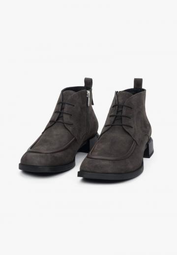 Ботинки на шнуровке