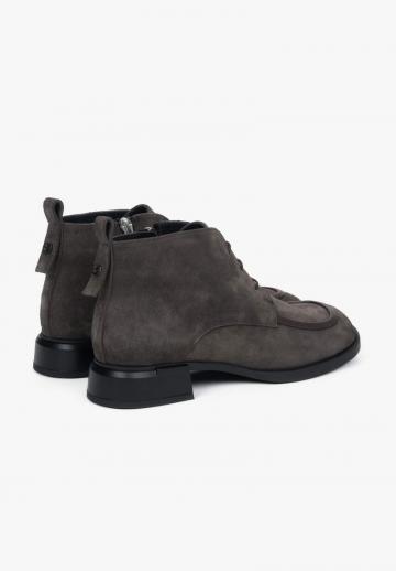 Ботинки на шнуровке