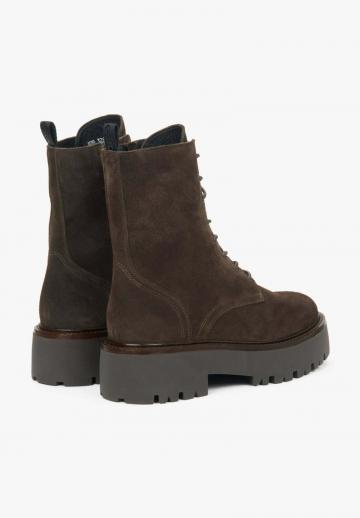 Ботинки на шнуровке