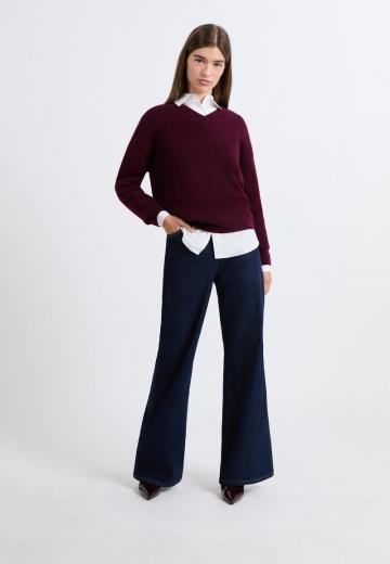 Пуловер с вырезом V