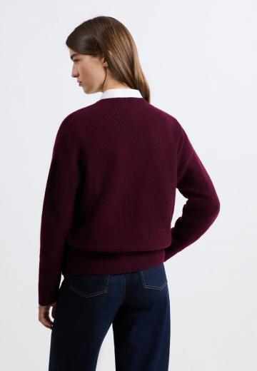 Пуловер с вырезом V