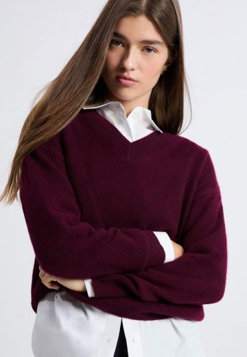 Пуловер с вырезом V