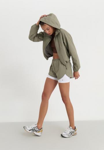 Куртка с накладнымит карманами