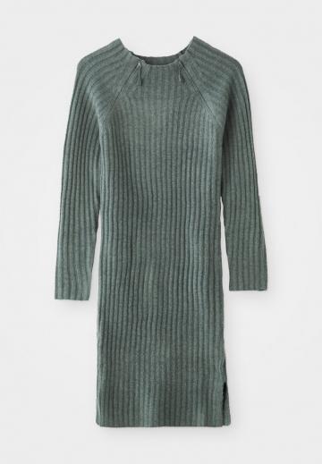 Вязаное платье