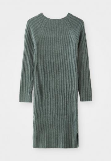 Вязаное платье