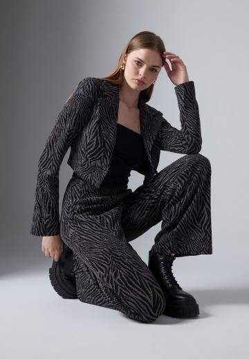 Короткий блейзер