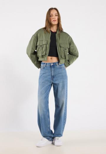 Куртка с накладнымит карманами