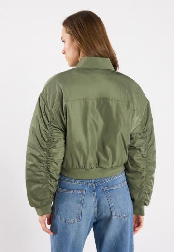 Куртка с накладнымит карманами