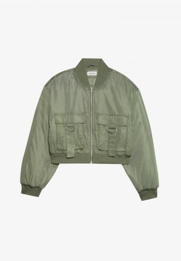 Куртка с накладнымит карманами