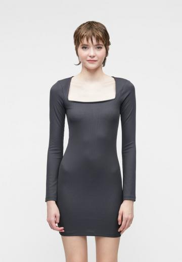 Короткое платье