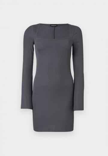 Короткое платье