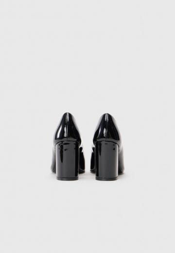 Туфли с высоким носом