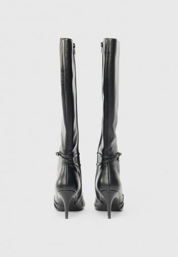 Высокие сапоги