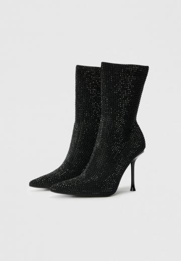 Высокие сапоги