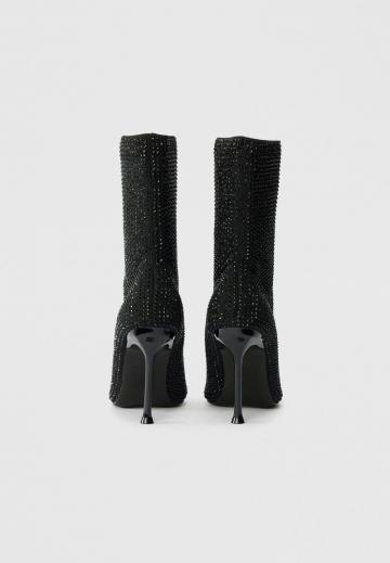 Высокие сапоги