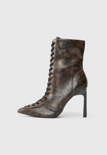 Высокие сапоги