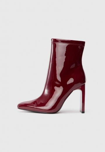 Высокие сапоги