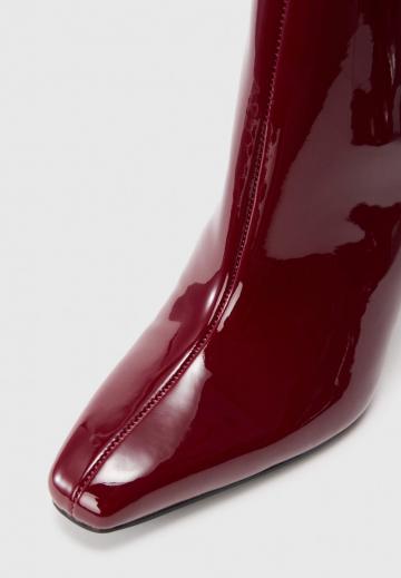 Высокие сапоги