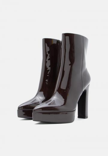 Полусапожки на высоком каблуке