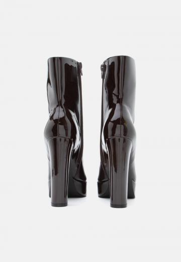 Полусапожки на высоком каблуке