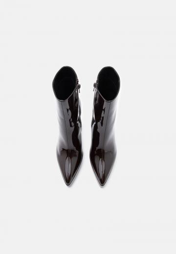 Полусапожки на высоком каблуке