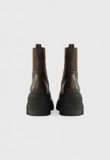 Высокие сапоги