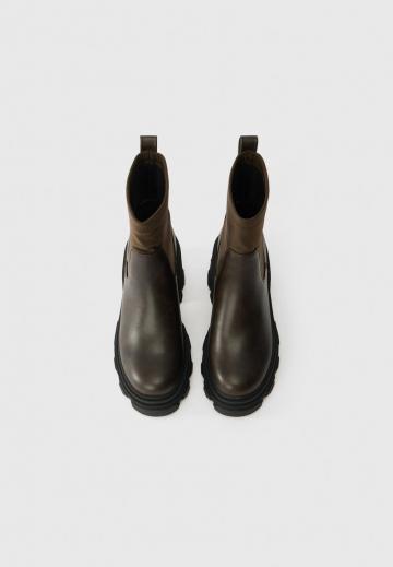 Высокие сапоги