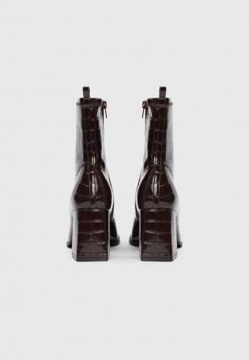 Высокие сапоги