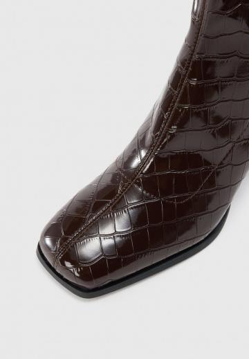 Высокие сапоги