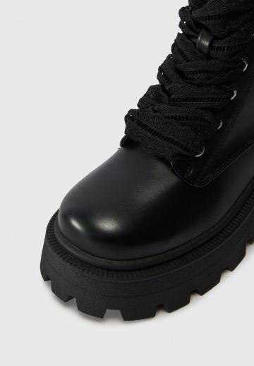 Ботинки на шнуровке