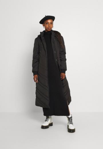 Вязаное платье