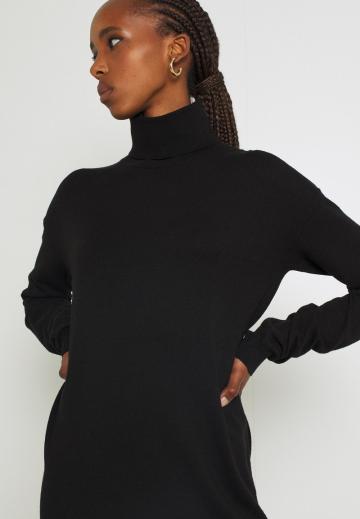 Вязаное платье