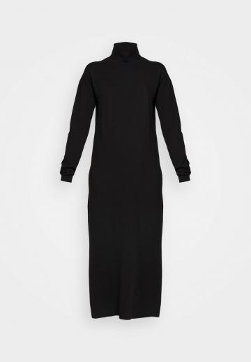 Вязаное платье