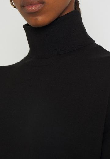 Вязаное платье