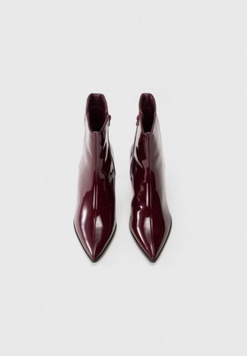 Высокие сапоги