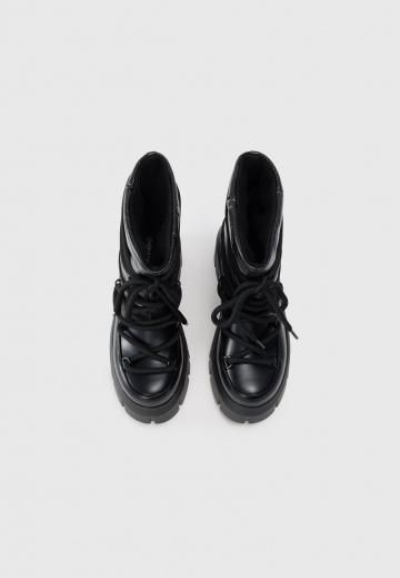 Высокие сапоги