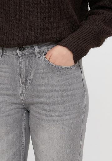 Прямые джинсы