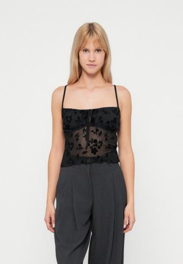 Топ на бретельках