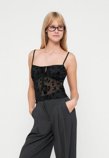 Топ на бретельках