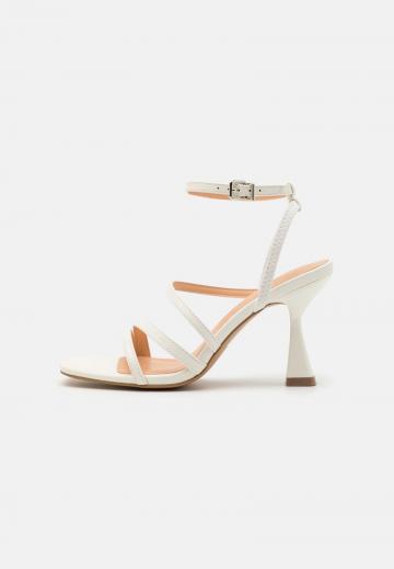 Гандбольные кроссовки