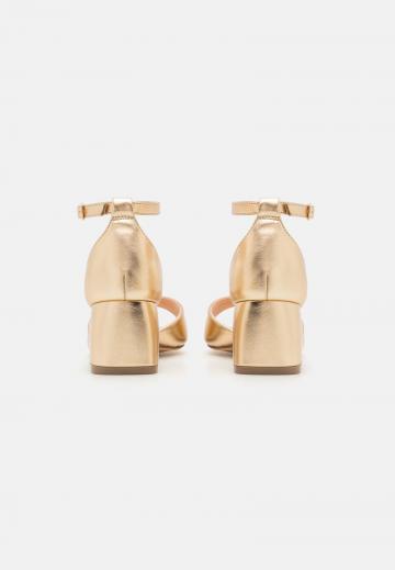 Гандбольные кроссовки