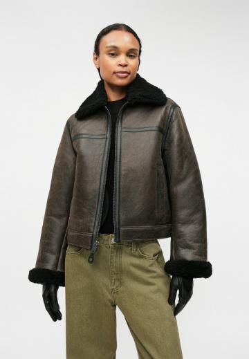 Клешеные джинсы