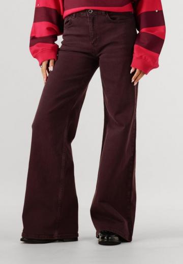 Клешеные джинсы