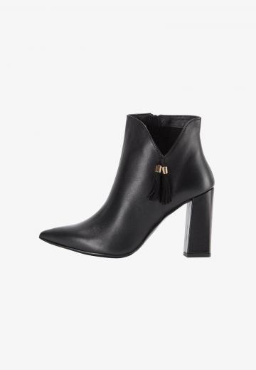 Высокие сапоги