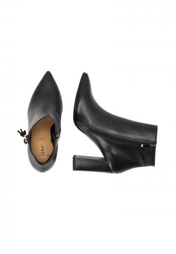 Высокие сапоги