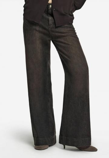 Клешеные джинсы