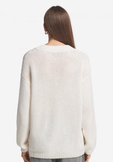 Пуловер с вырезом V