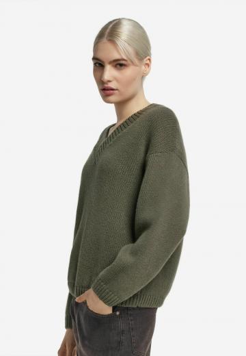 Пуловер с вырезом V