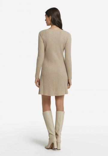 Вязаное платье