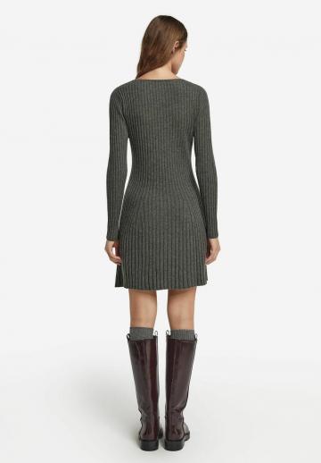 Вязаное платье